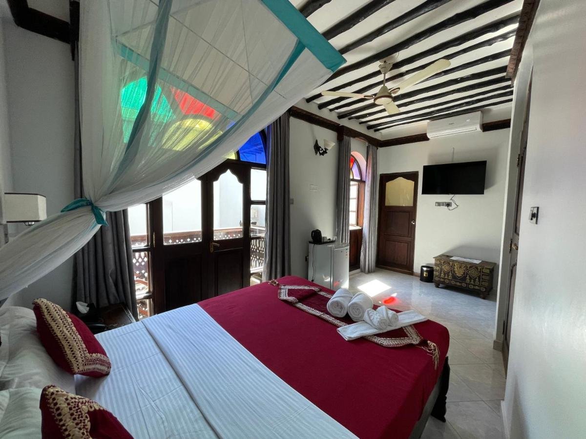 Dhow Palace Hotel